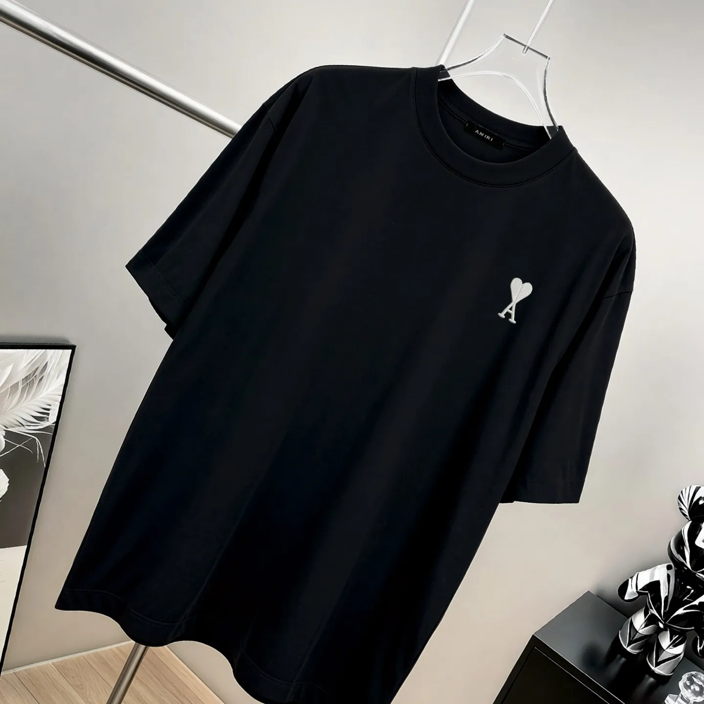 ami～ Embroidered heart-shaped Alogo design, "differentiation currency fabric" 7A antibacterial short-sleeved tee, the upper body is very comfortable, Same Style half-sleeves for men and women, dropped shoulders and loose fit Color: Black White Coffee Brown Size: S (90-130 pounds) M (125-150 pounds) L (135-165 pounds) XL (160-190 pounds) XXL (185-220 pounds)